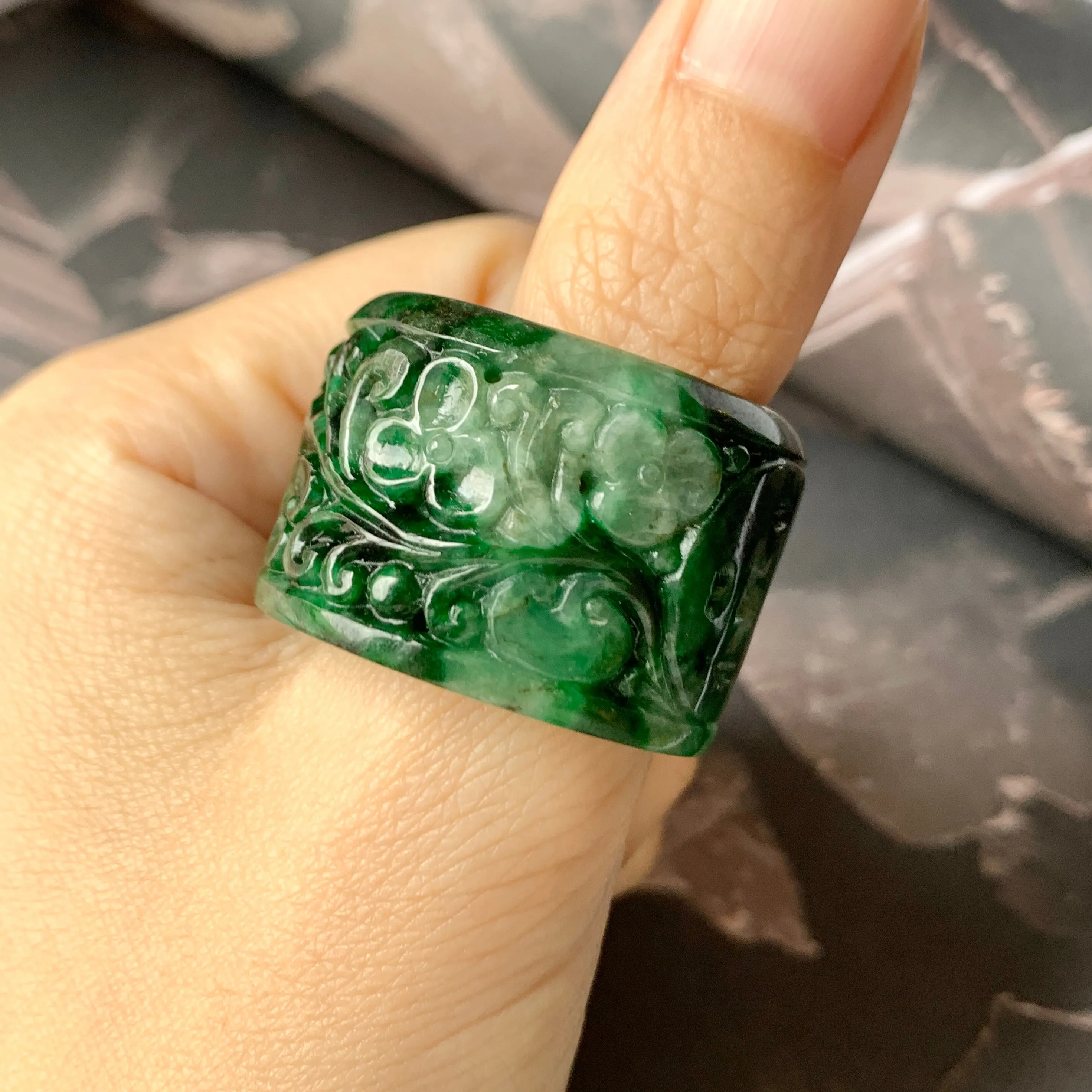 22.3mm A-Grade Natural Floral Imperial Green Jadeite Forest Foliage Archer Ring Band No.162273