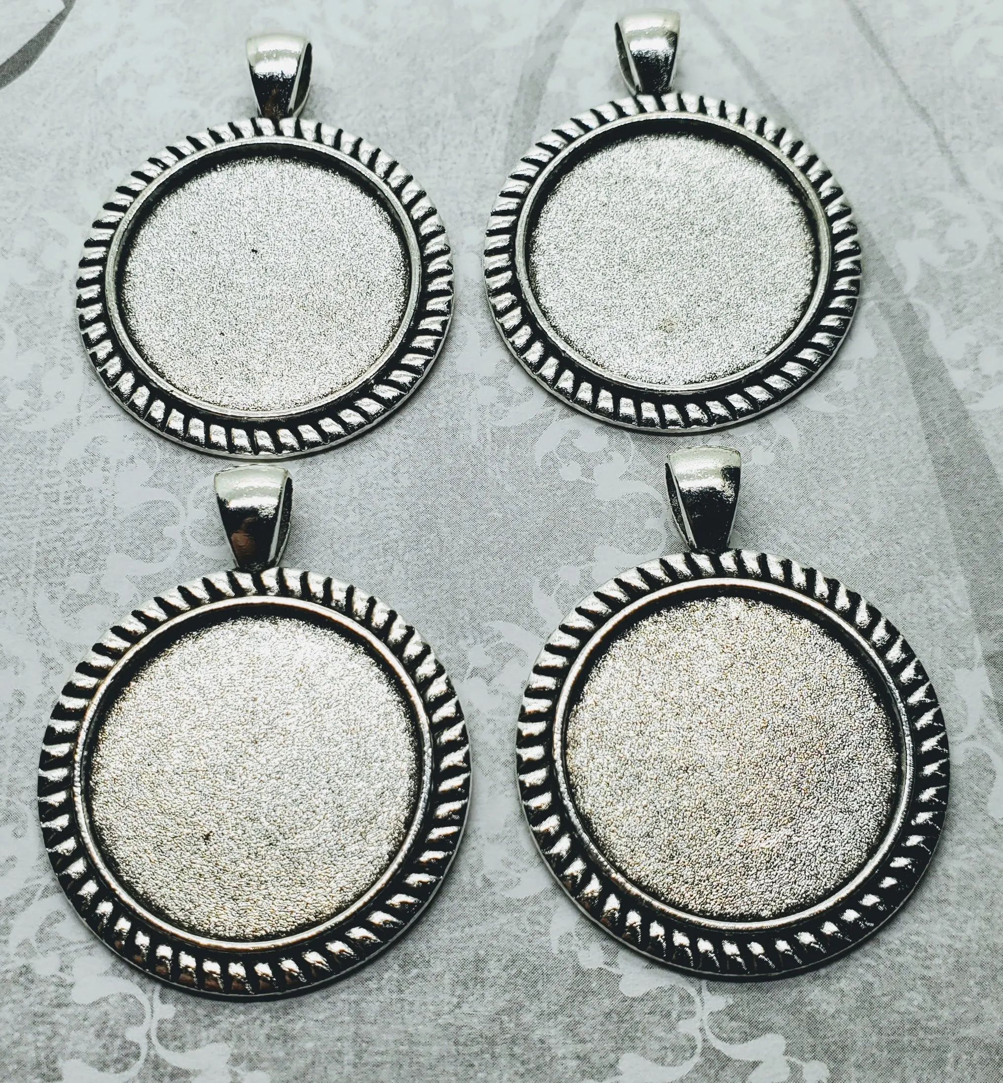 25mm Antique Silver Settings (4) - L1040