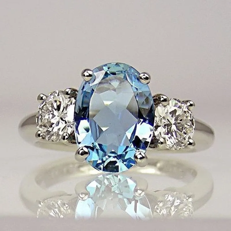 Stunning Oval-Cut Aquamarine Ring in Atmospheric Fashion Style