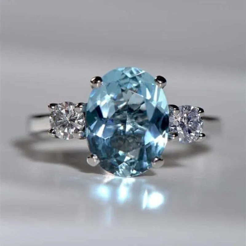 Stunning Oval-Cut Aquamarine Ring in Atmospheric Fashion Style