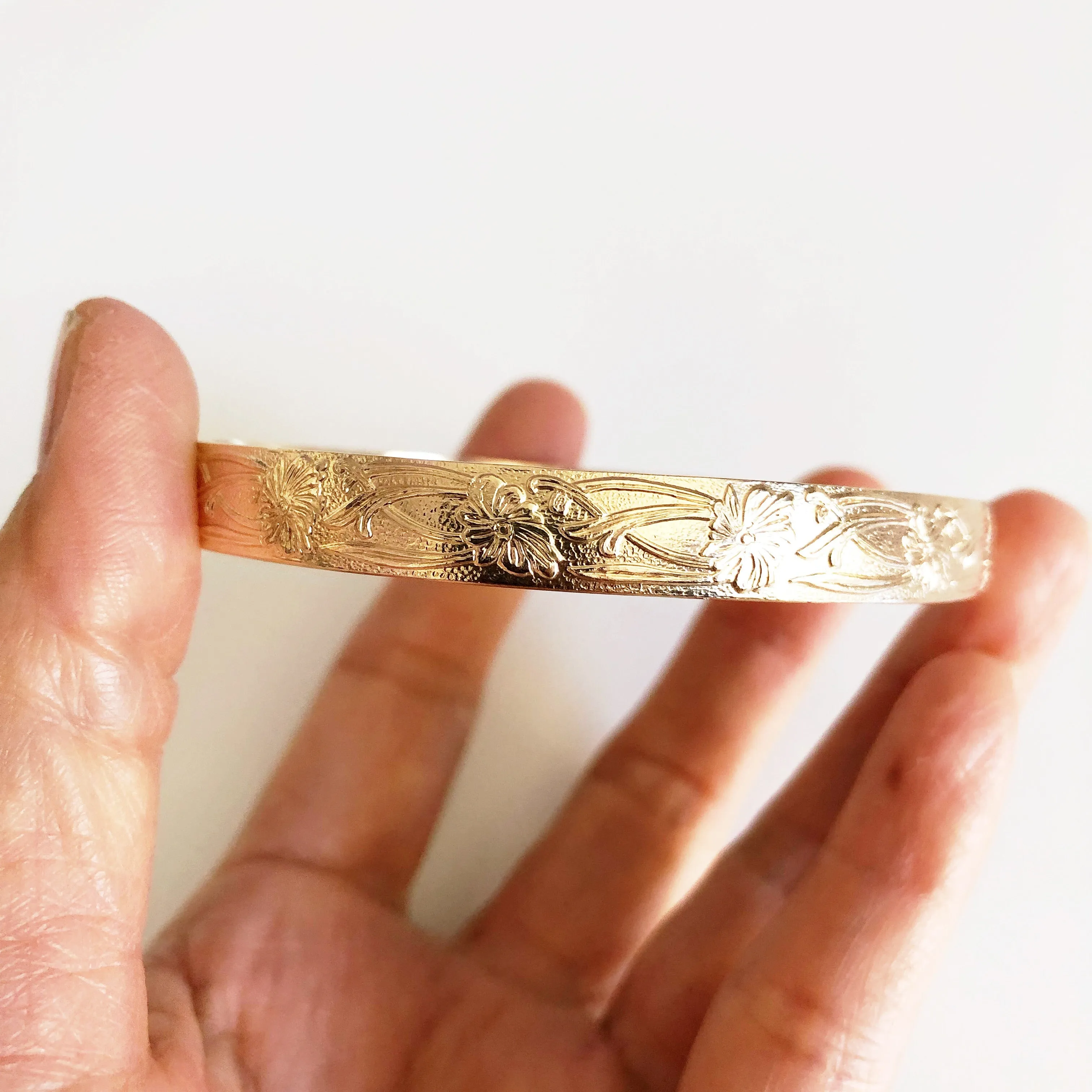 Bangle JASMIN - 8 mm Hawaiian heirloom bangle (B402)