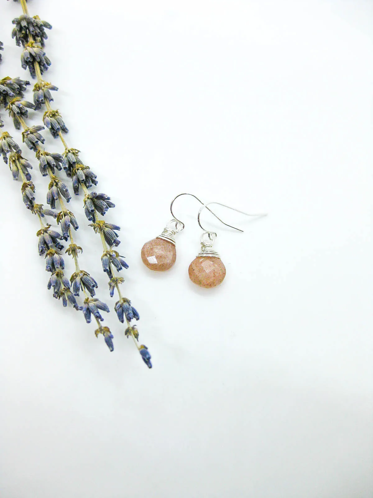 Chamomile: Peach Moonstone Earrings - e678