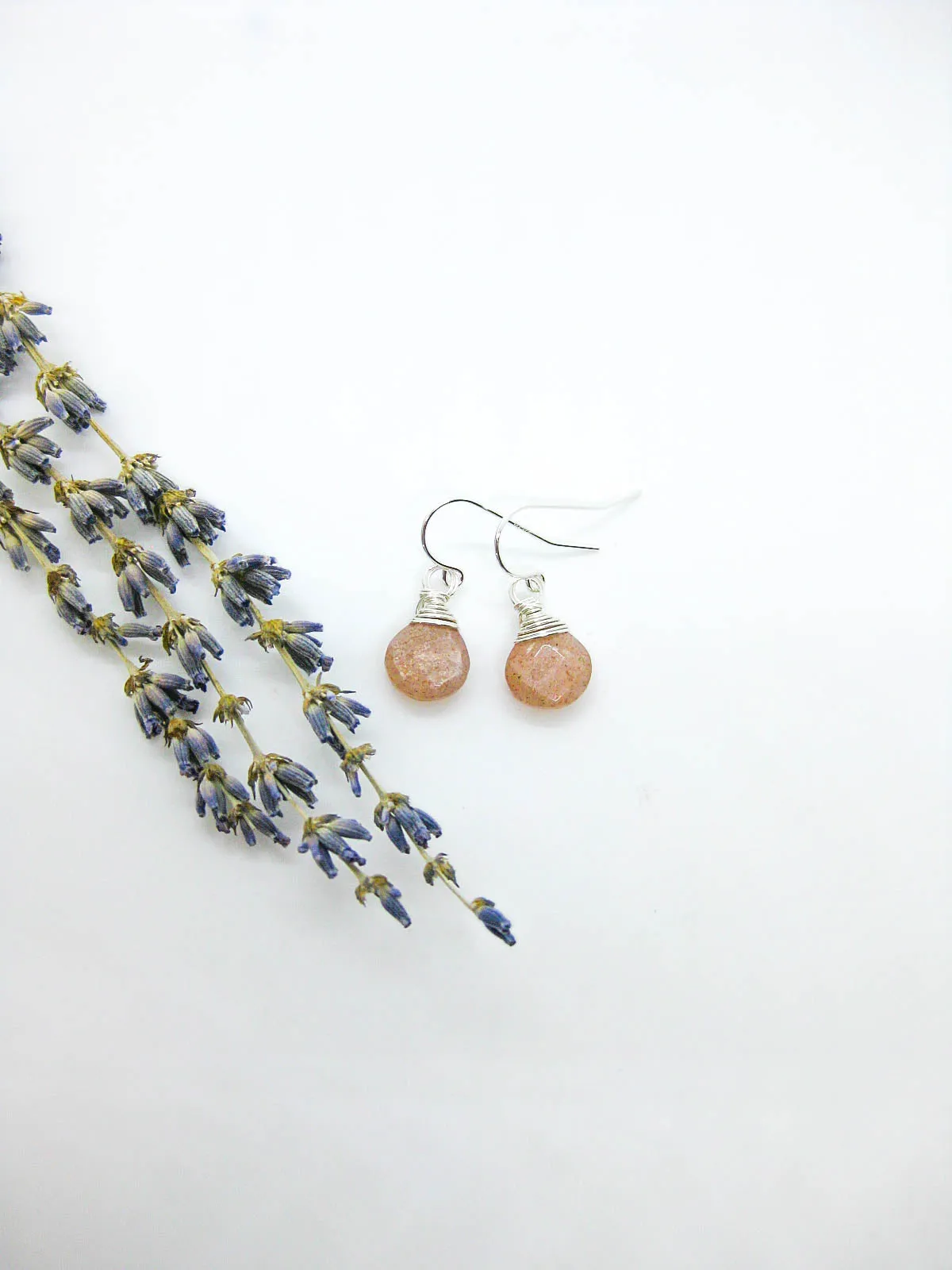 Chamomile: Peach Moonstone Earrings - e678