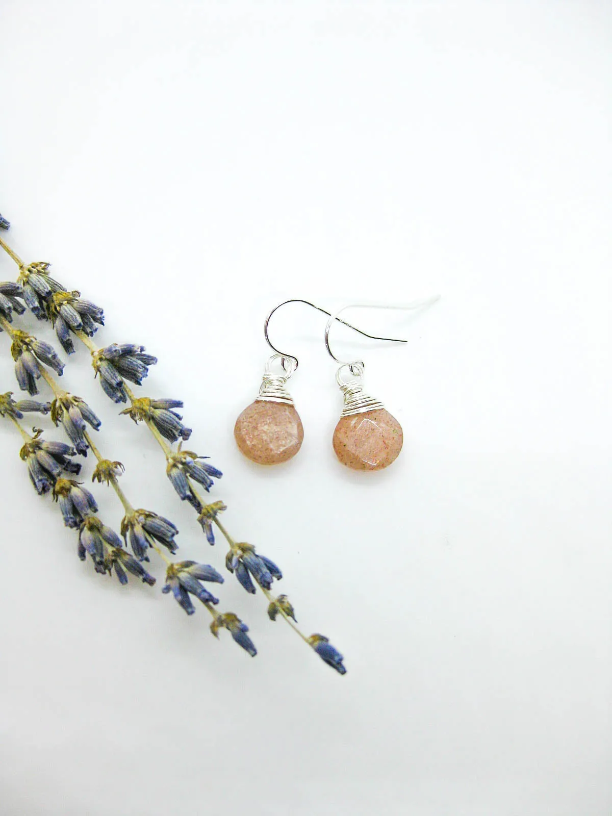 Chamomile: Peach Moonstone Earrings - e678