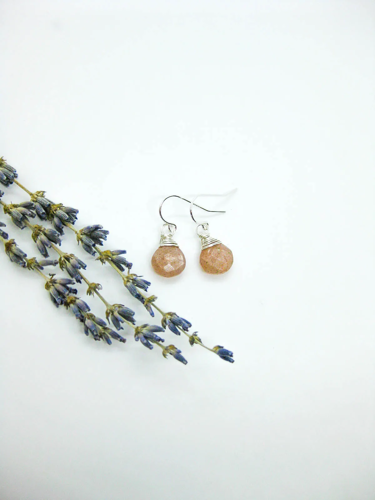 Chamomile: Peach Moonstone Earrings - e678