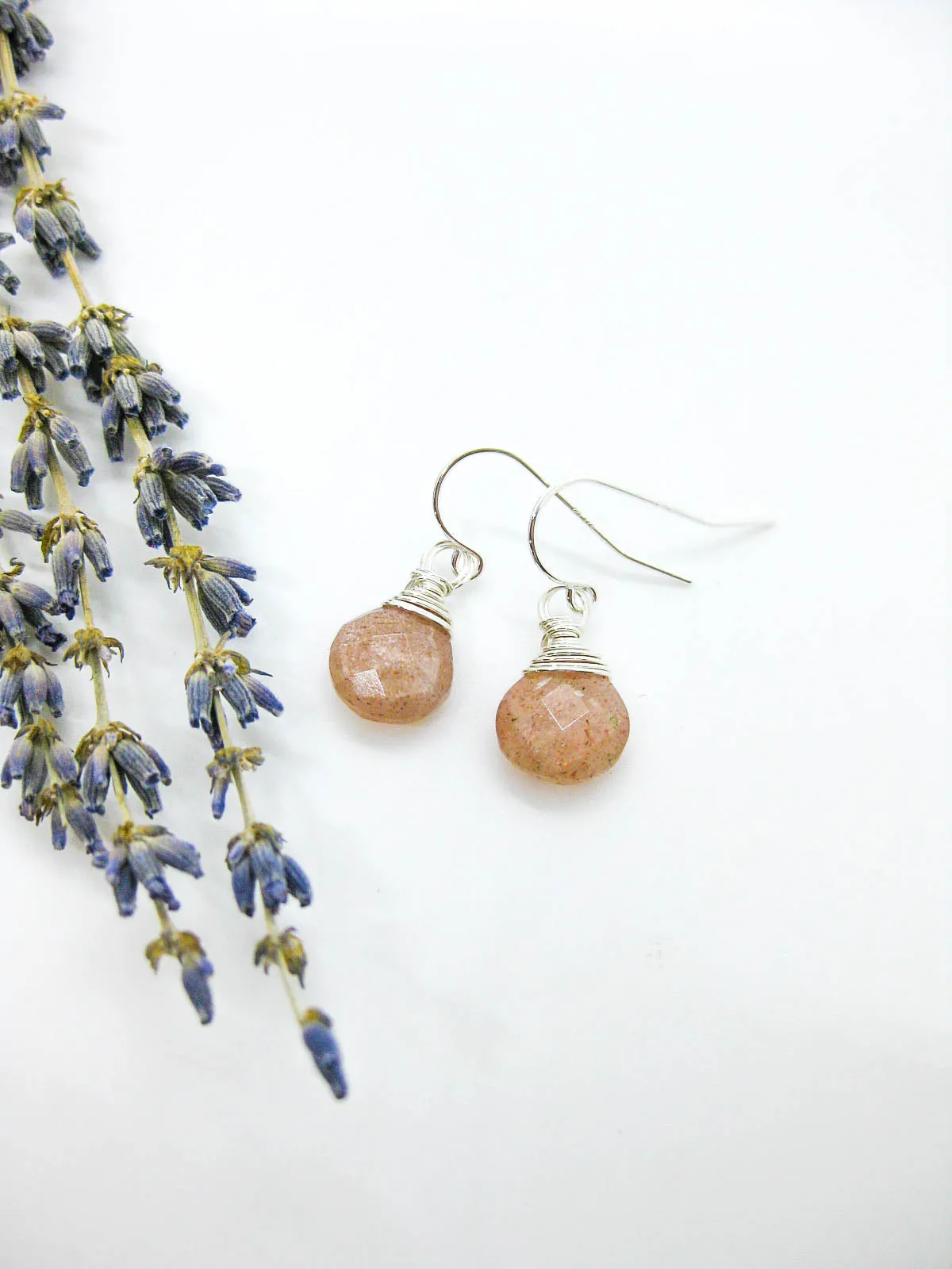 Chamomile: Peach Moonstone Earrings - e678