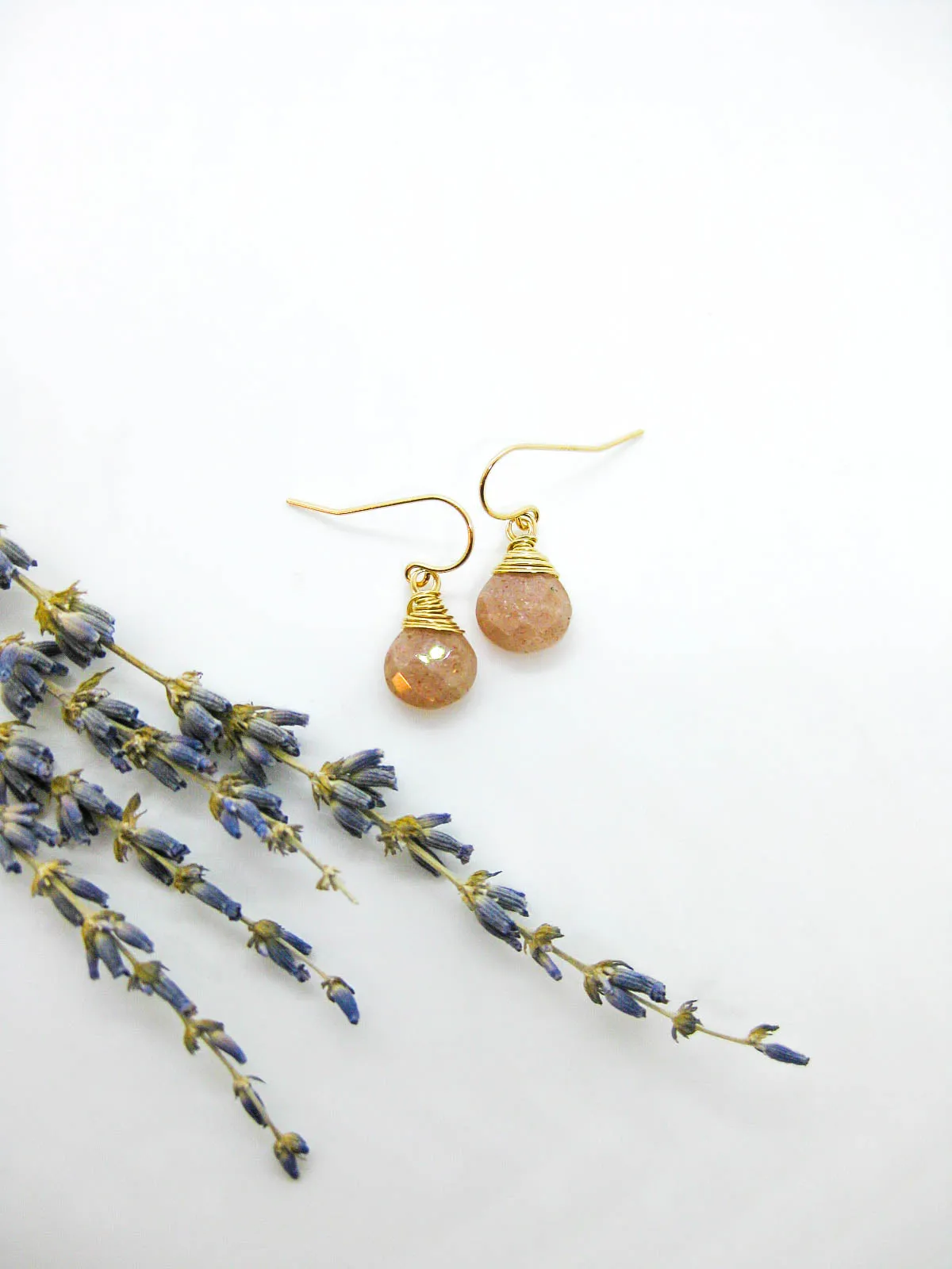 Chamomile: Peach Moonstone Earrings - e678