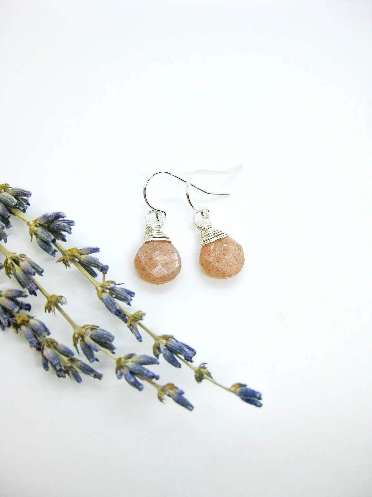 Chamomile: Peach Moonstone Earrings - e678