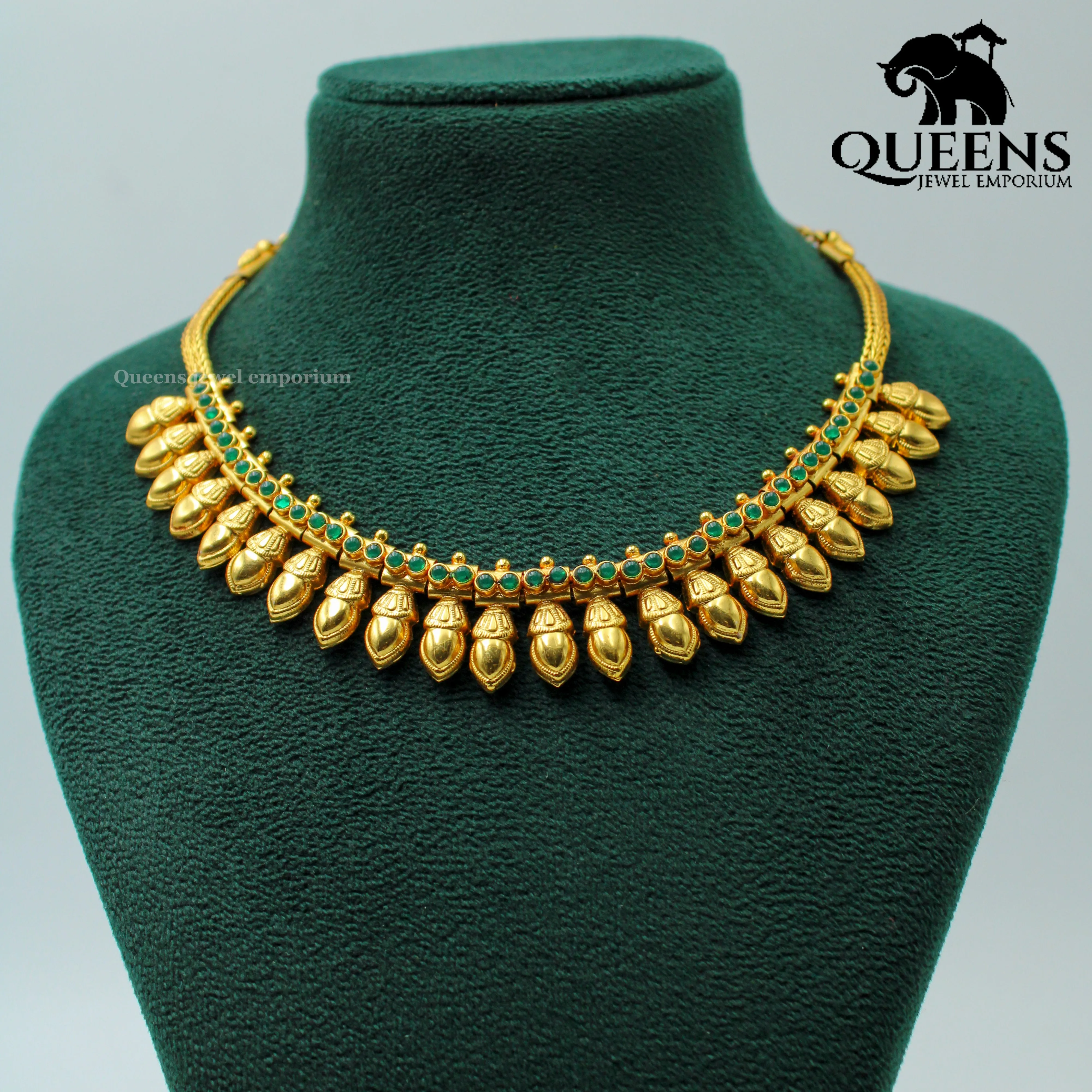 CHARVI NECKLACE