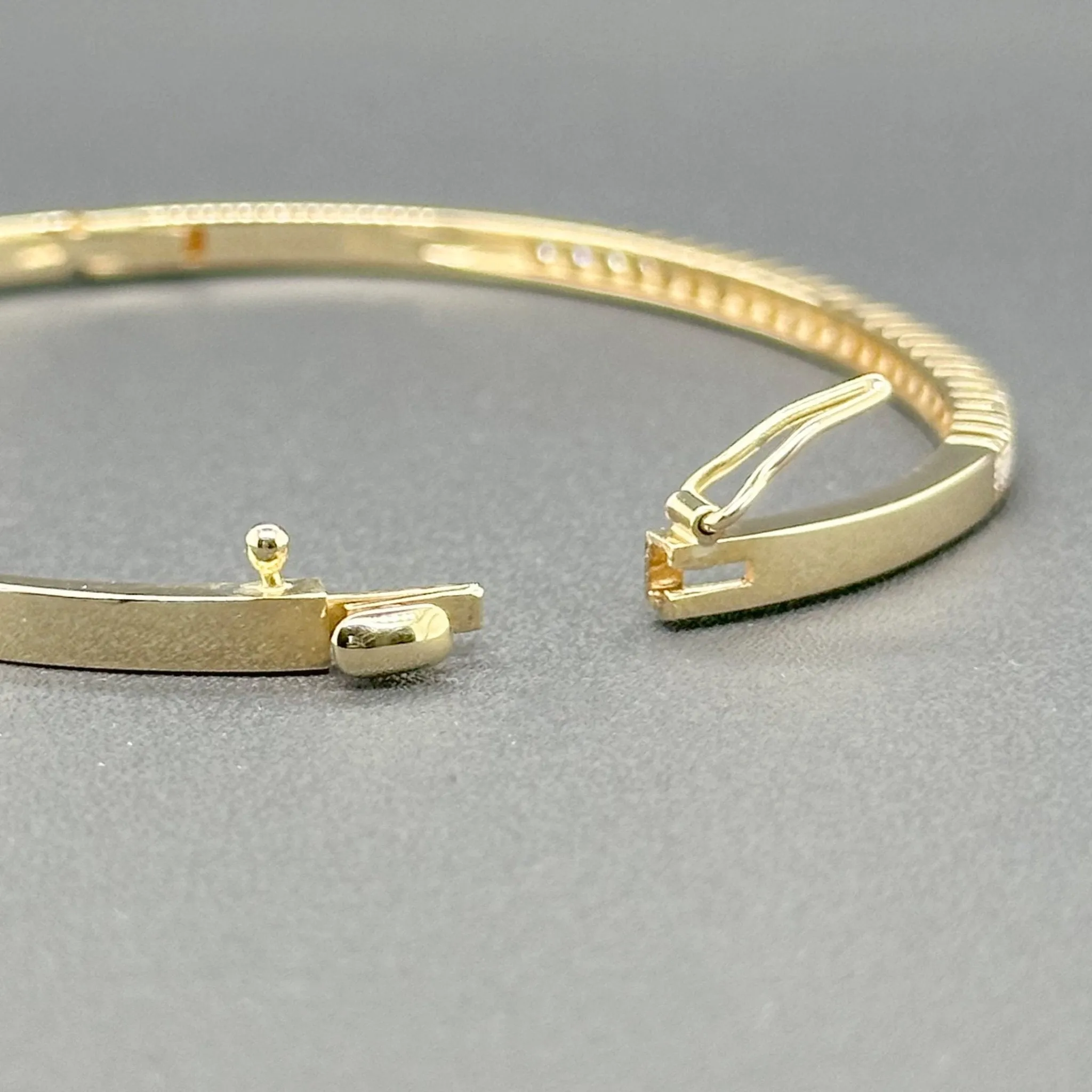 Estate 14K Y Gold 0.25ctw I-J/SI1-2 Diamond Bangle