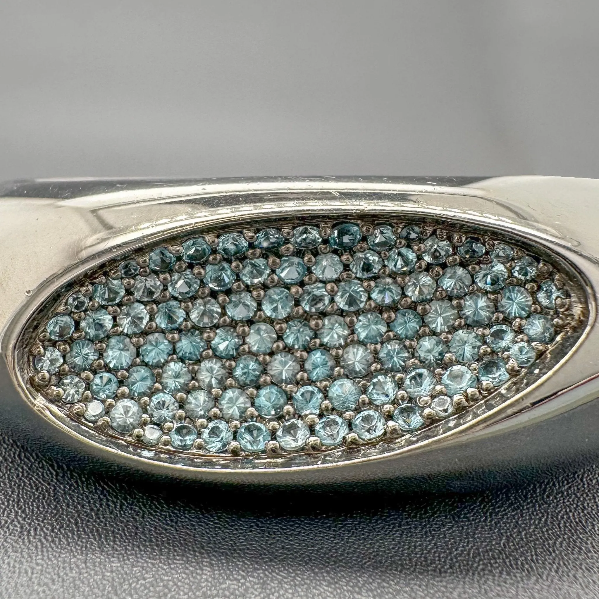 Estate Roberto Coin SS 14 0.86cttw Blue Topaz Capri Plus Bangle Bracelet