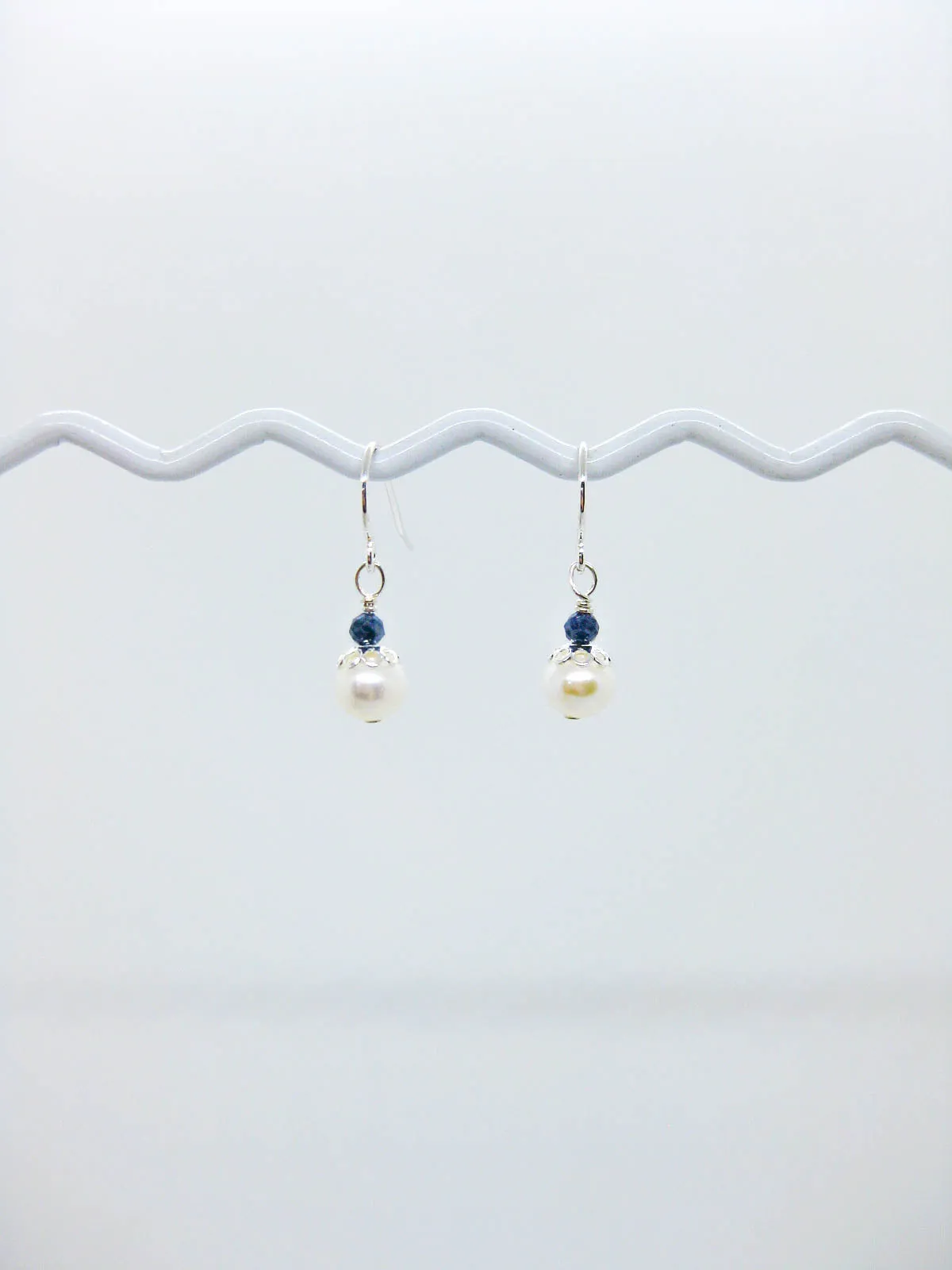 Heather: Sapphire Pearl Earrings - e701