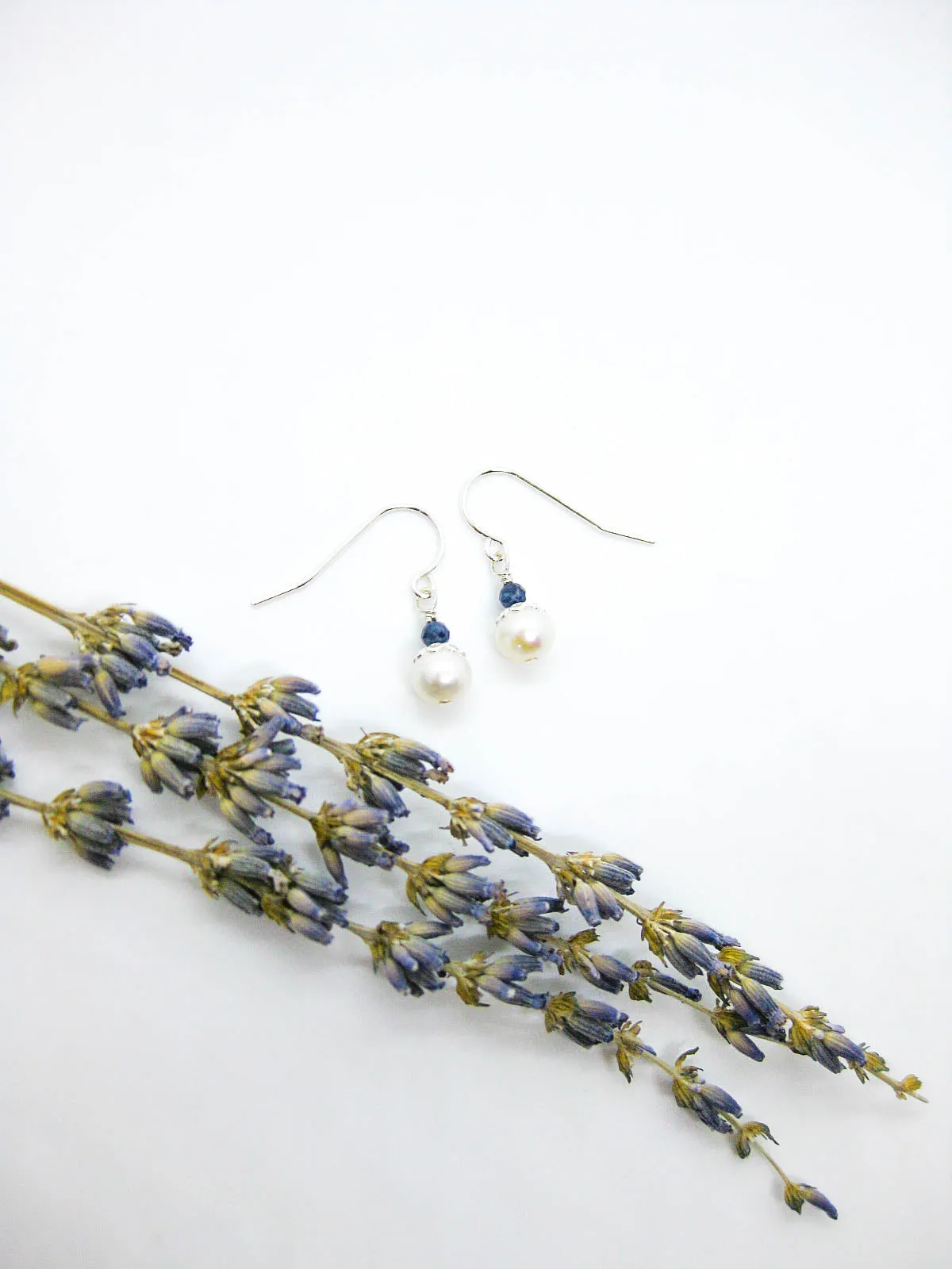 Heather: Sapphire Pearl Earrings - e701