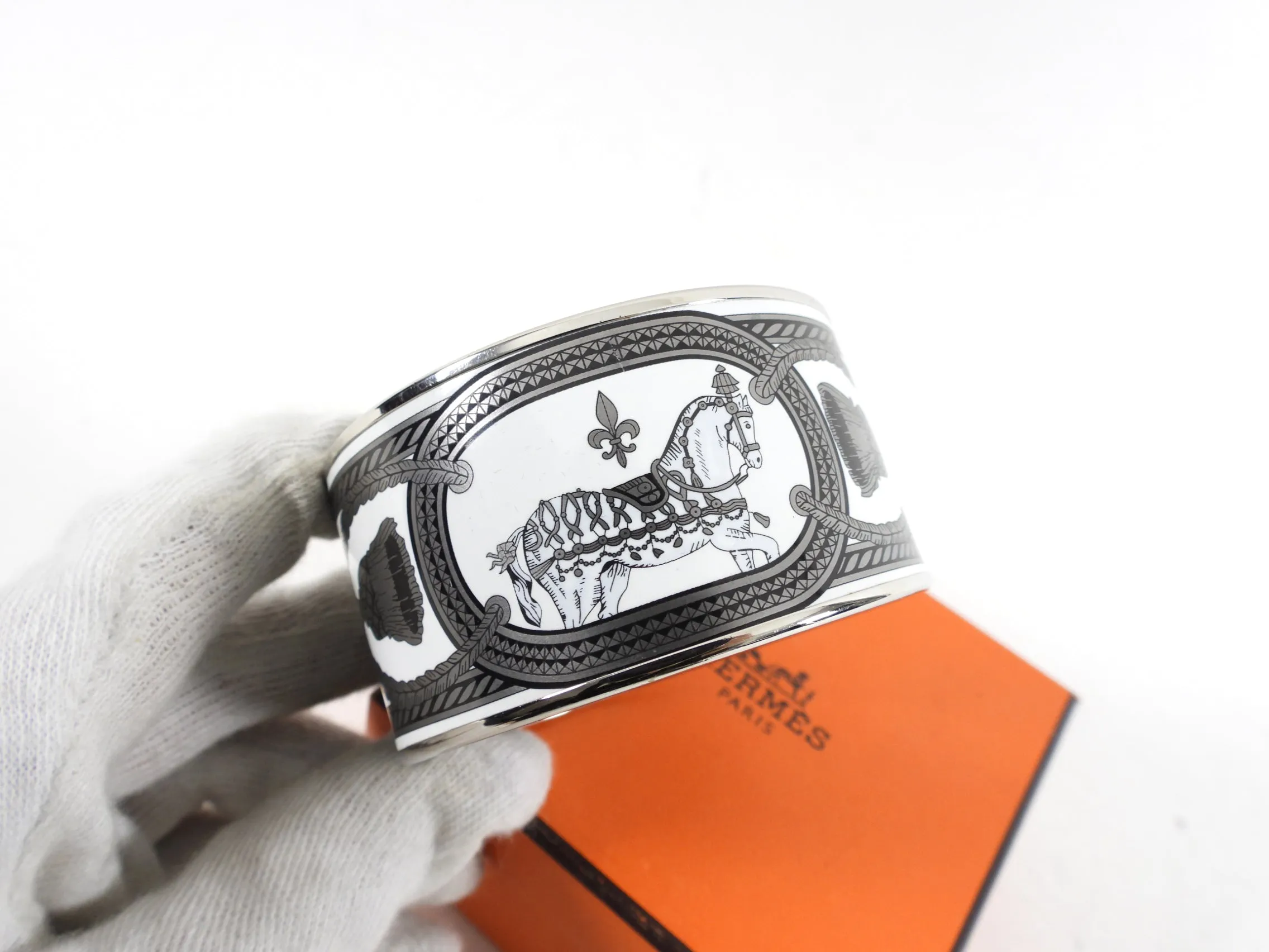 Stunning Hermes Wide Grand Apparat Enamel Bangle Bracelet in White and Silver