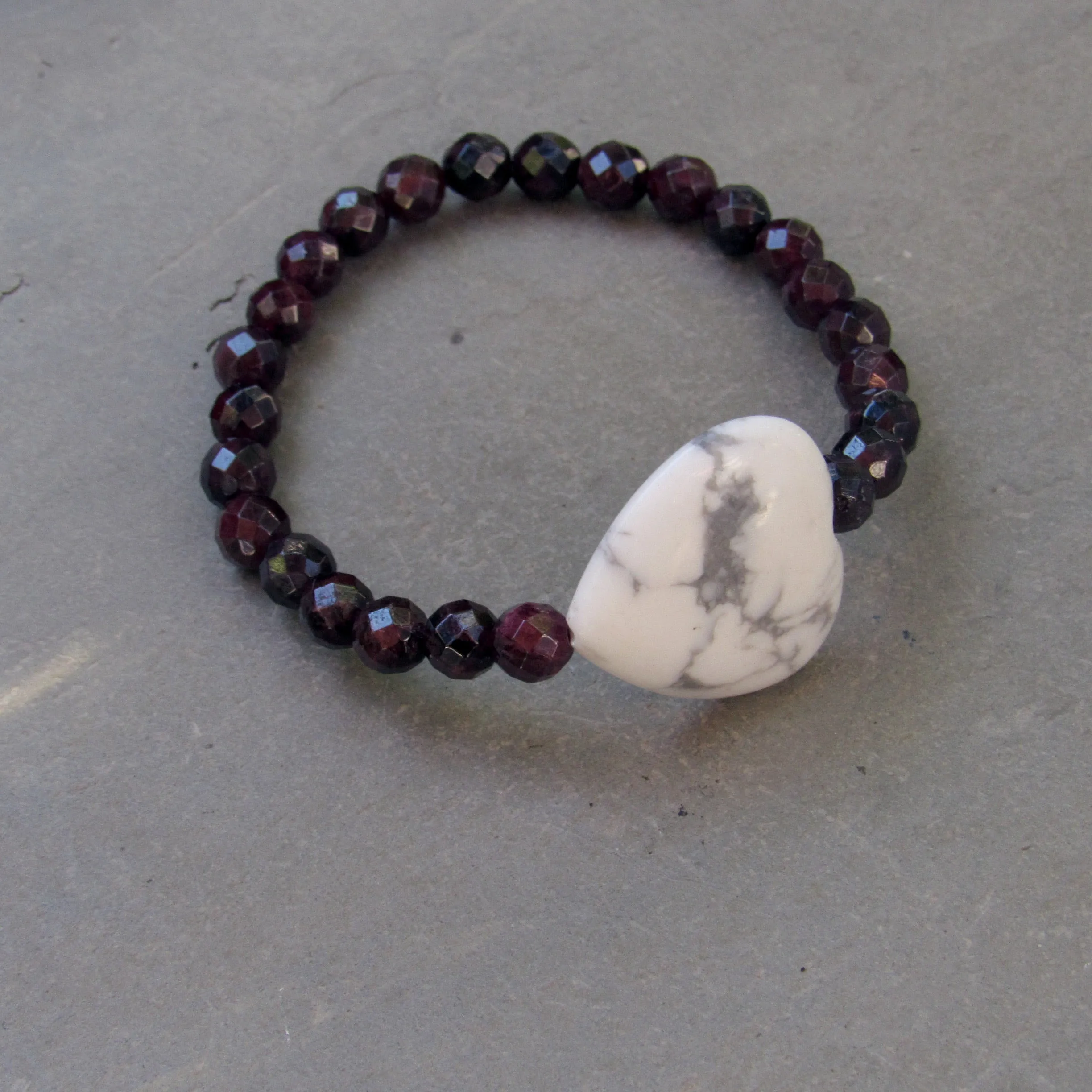 Howlite White Turquoise Gemstone Heart w/ Garnets Bracelet