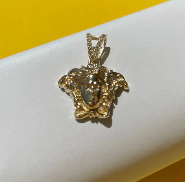 Medusa pendant P302