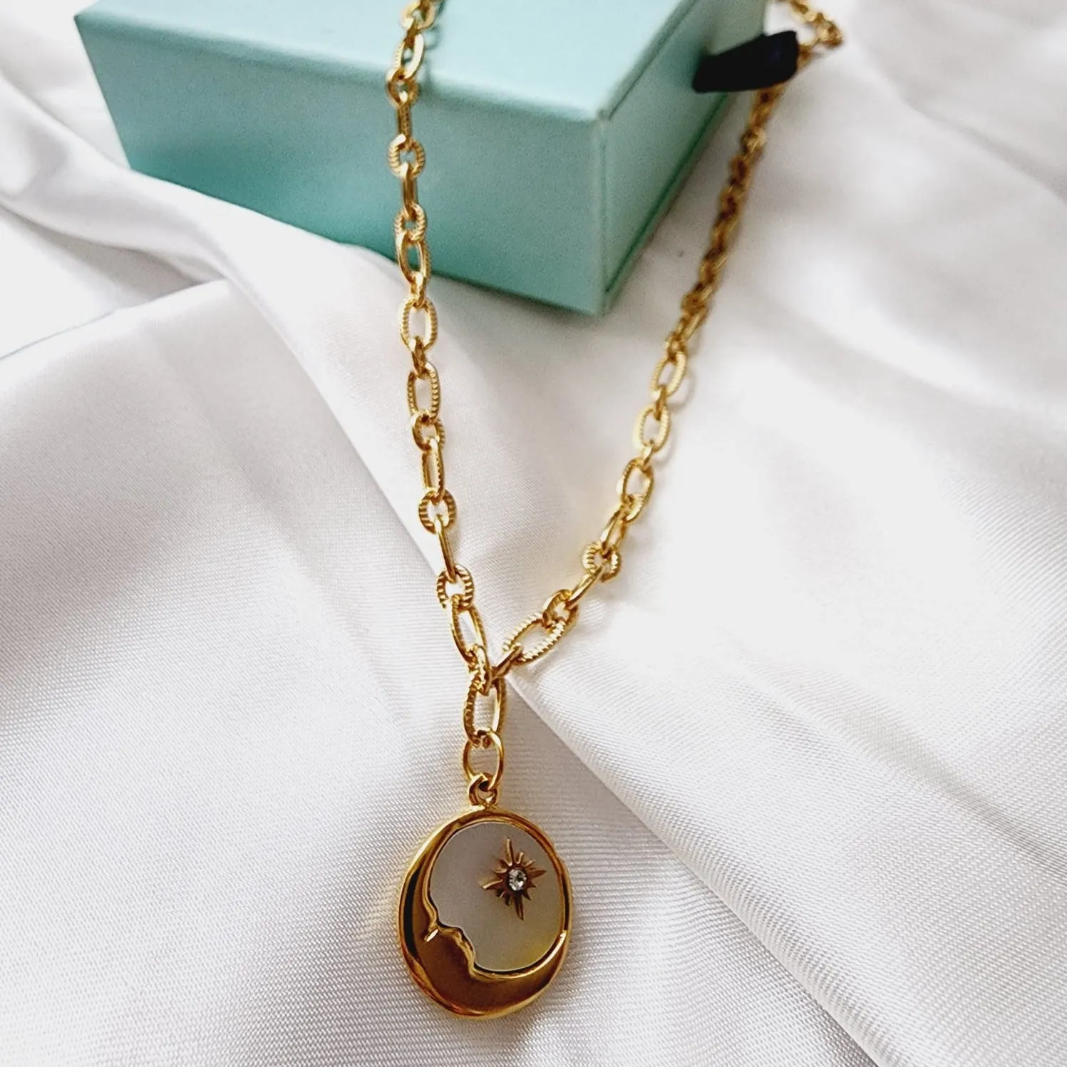 Moon Mother Pearl Necklace