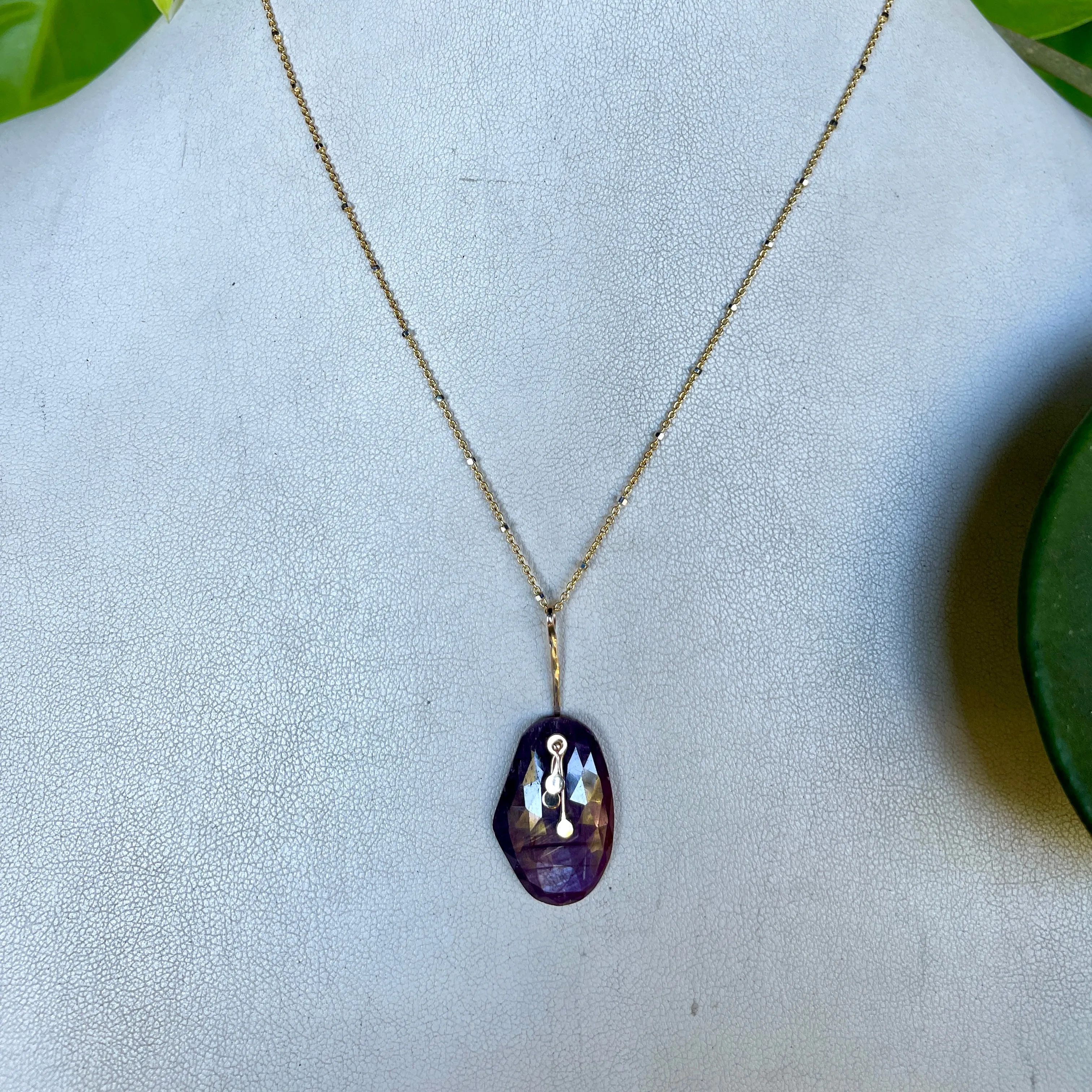 Pendulum dots freeform plum sapphire necklace 