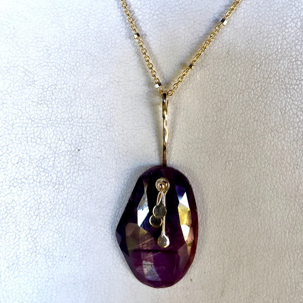 Pendulum dots freeform plum sapphire necklace 