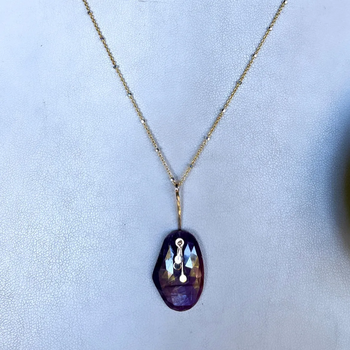 Pendulum dots freeform plum sapphire necklace 