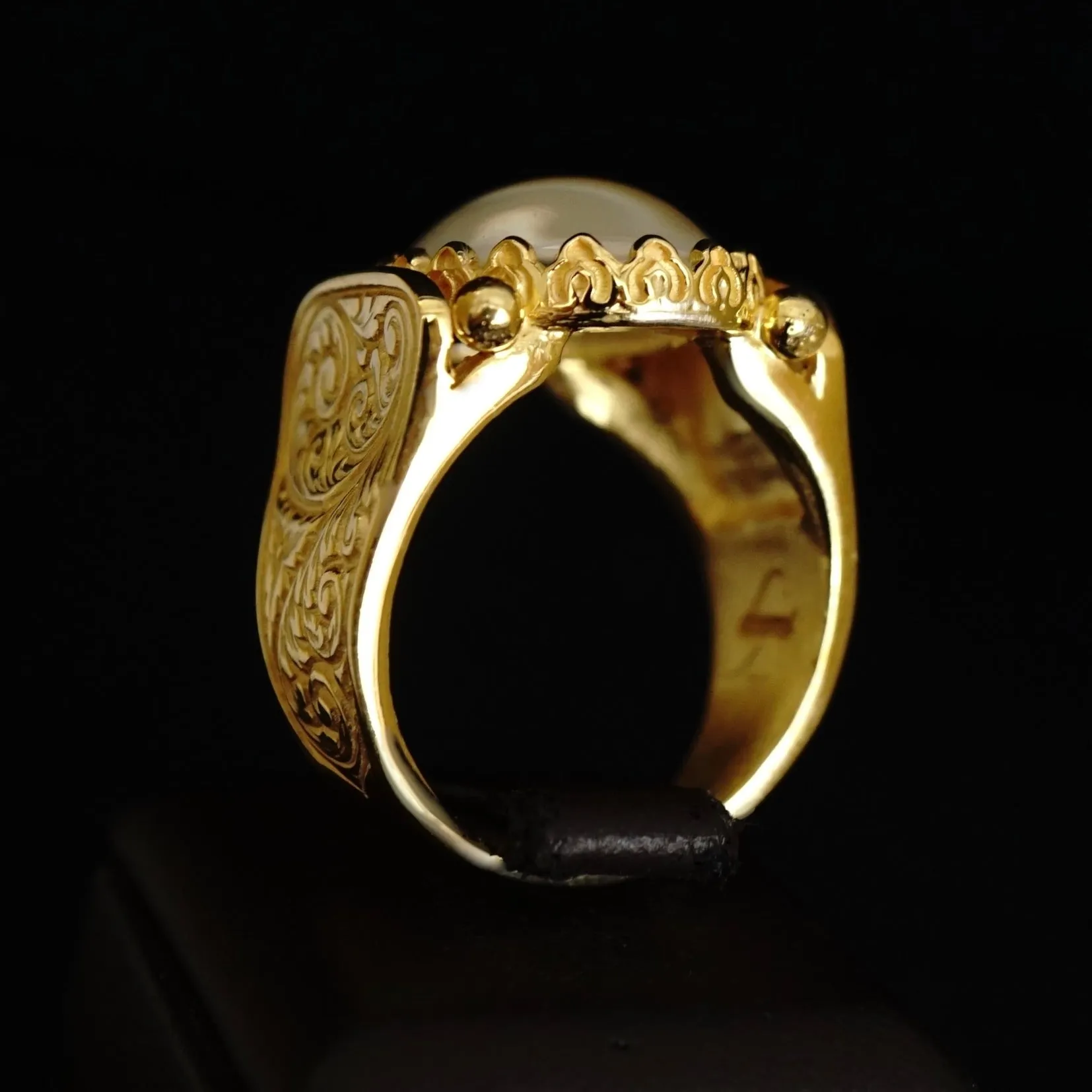 Certainly! Heres an optimized title for your e-commerce product:

**Handmade Unique 18K Yellow Gold Ring with Engraved Durr Al Najaf and Crystal Quartz**