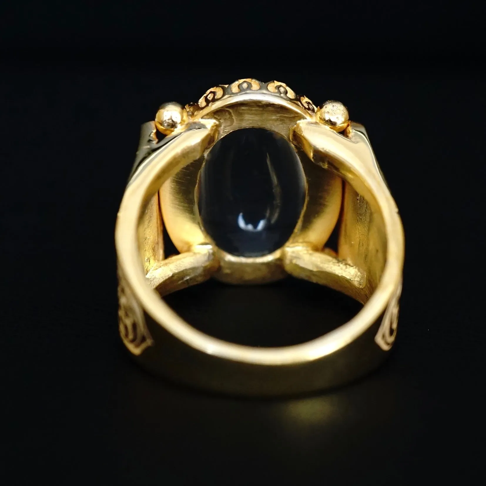 Certainly! Heres an optimized title for your e-commerce product:

**Handmade Unique 18K Yellow Gold Ring with Engraved Durr Al Najaf and Crystal Quartz**