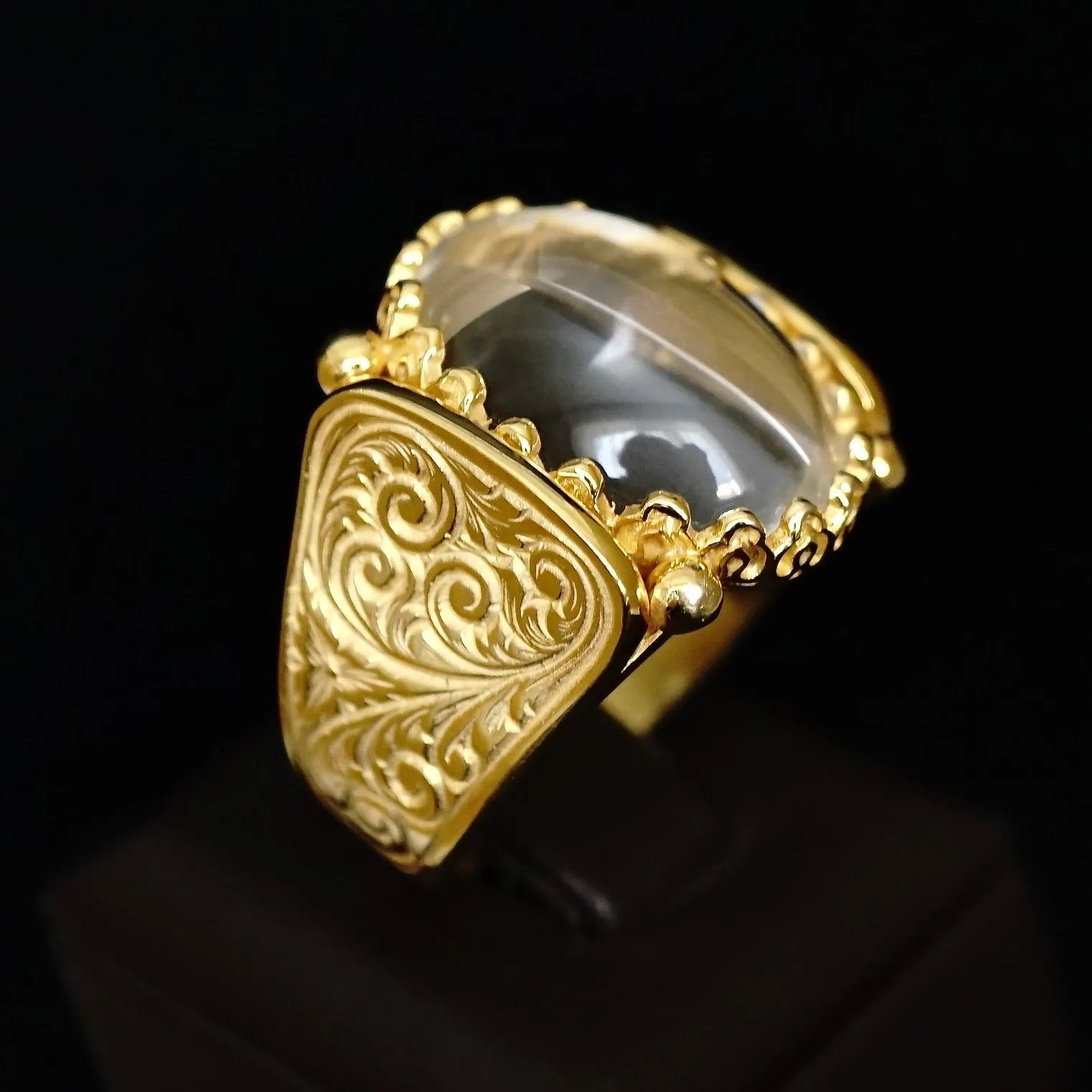 Certainly! Heres an optimized title for your e-commerce product:

**Handmade Unique 18K Yellow Gold Ring with Engraved Durr Al Najaf and Crystal Quartz**