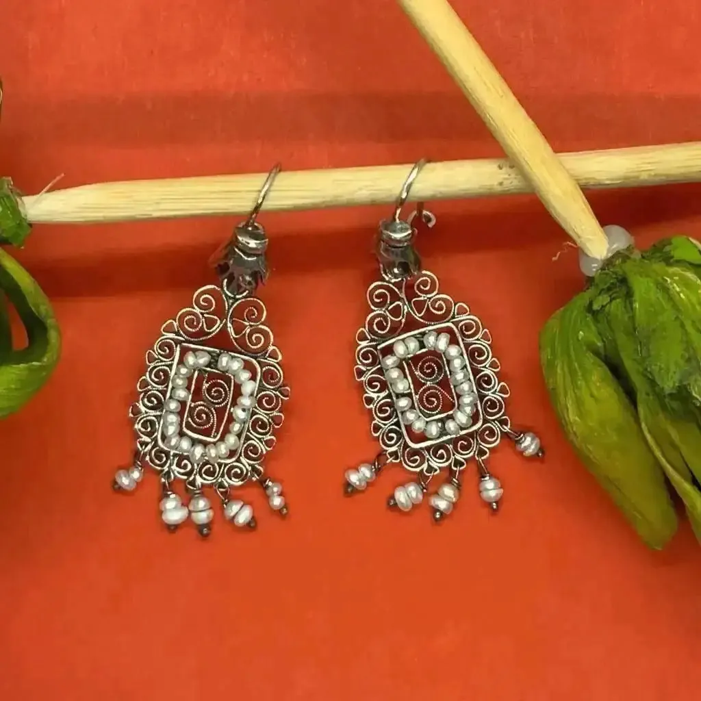 Silver filigree Mexican earrings with hand from Oaxaca, Mexico, bohemian, vintage style with pearls