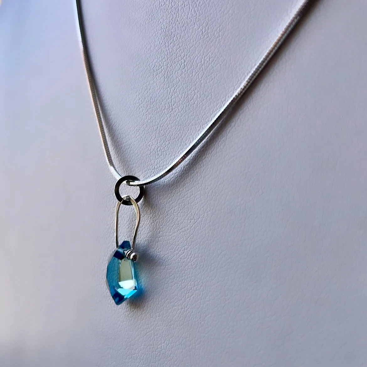 Stirrup tiny geo facet blue topaz necklace