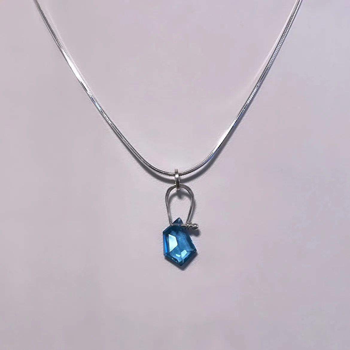 Stirrup tiny geo facet blue topaz necklace