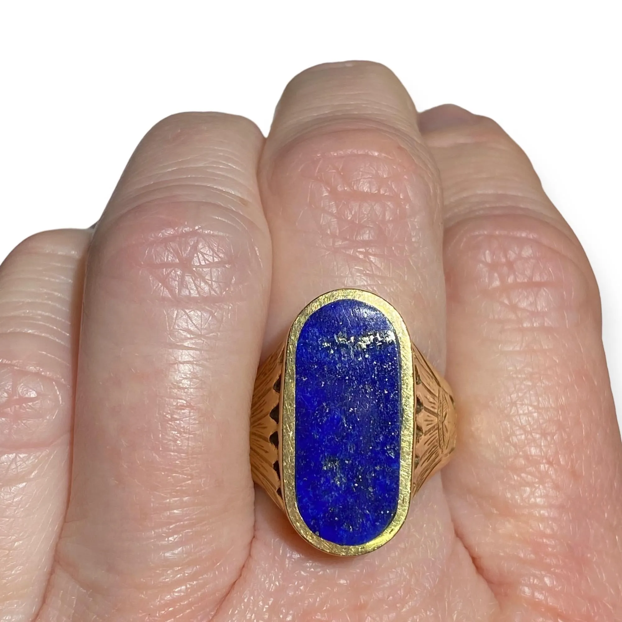 Vintage Egyptian Revival 18K Gold and Lapis Lazuli Ring