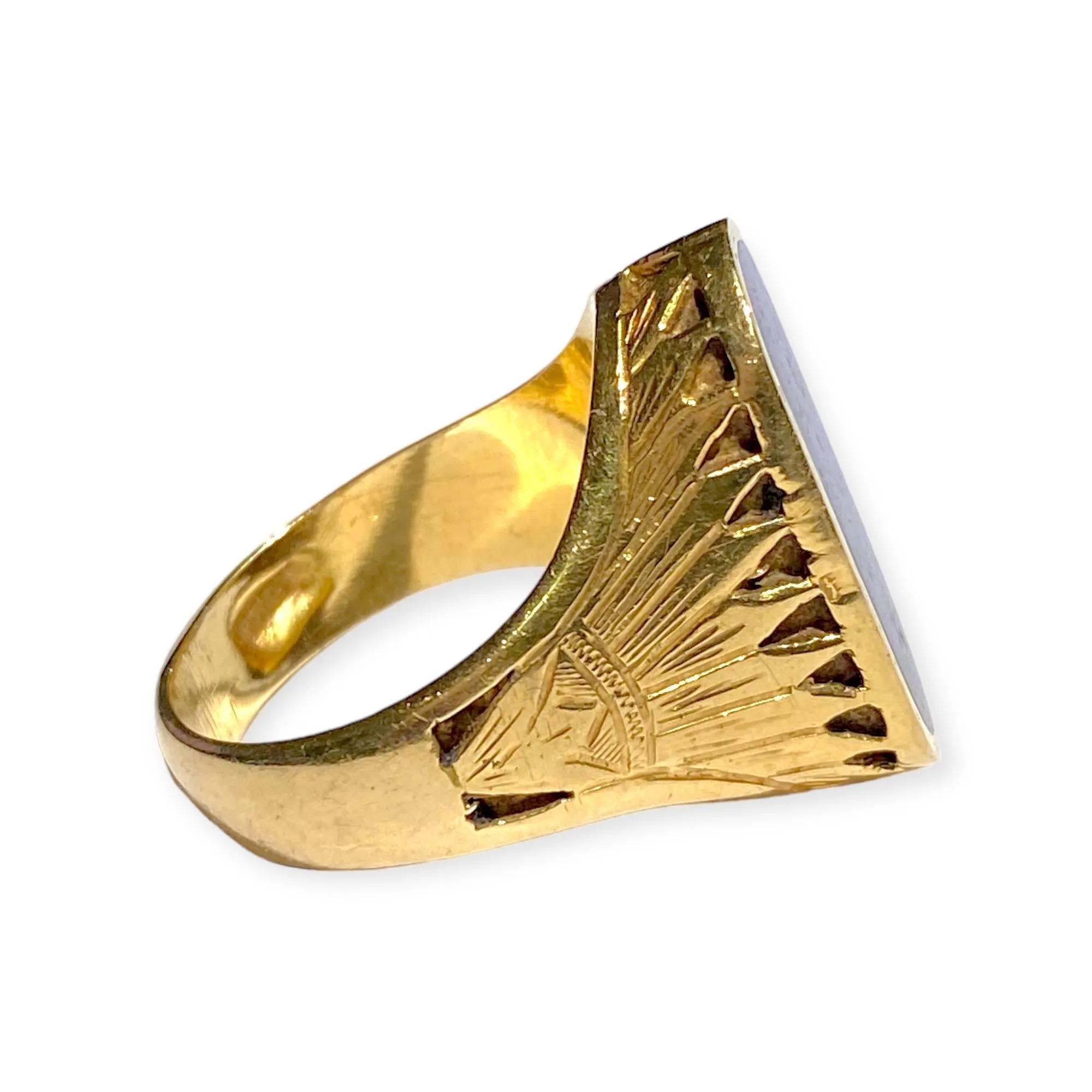 Vintage Egyptian Revival 18K Gold and Lapis Lazuli Ring